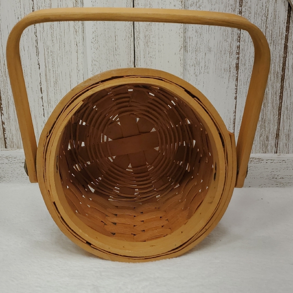 Round Woven Basket with Handle - Picture 6 of 6